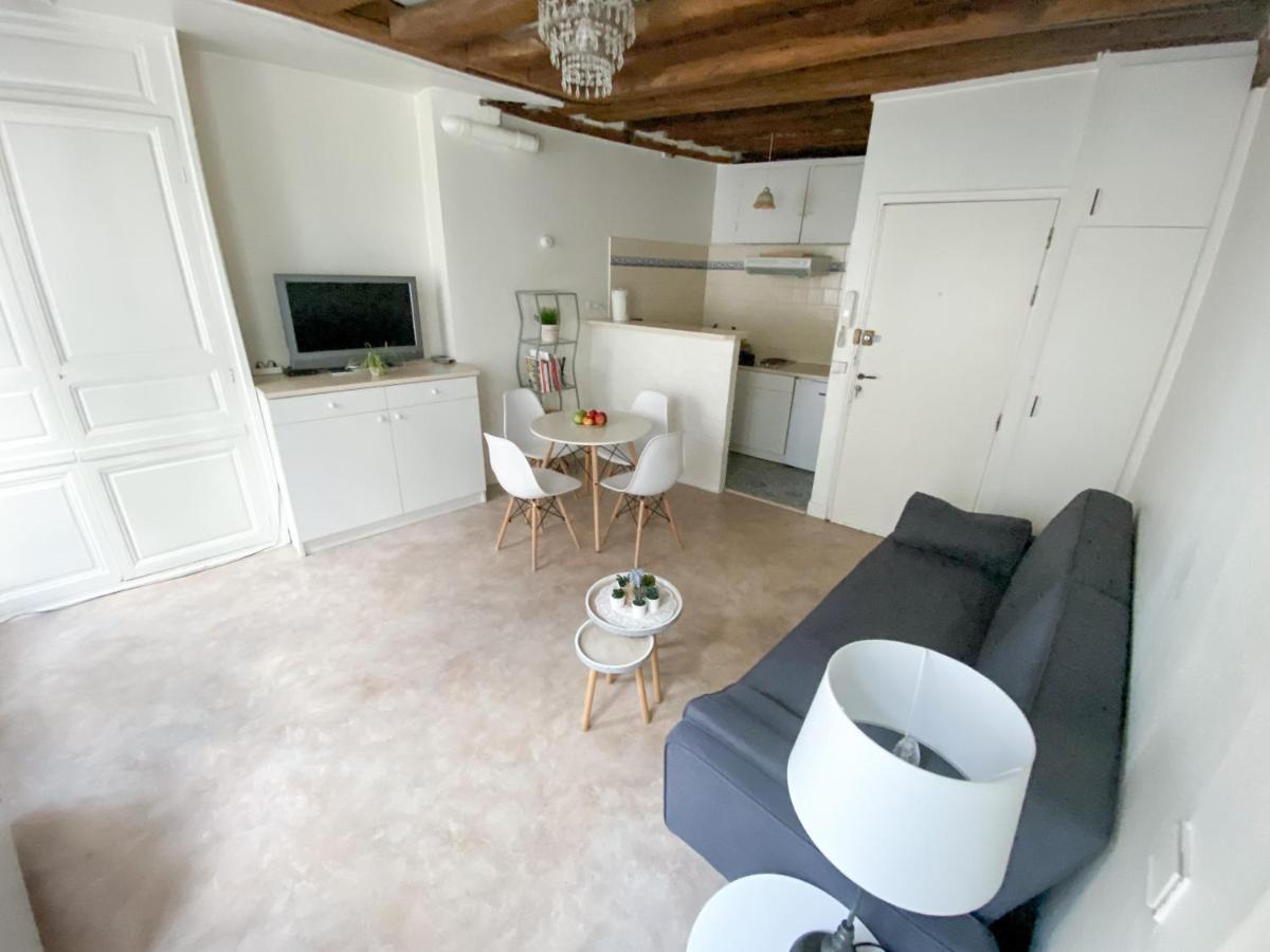 Cosy Apartment In The Heart Of Fontainebleau Exterior photo